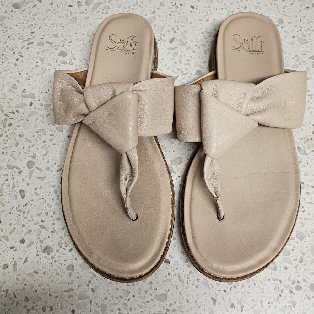 Sofft Cream Sandals with Knotted Detail